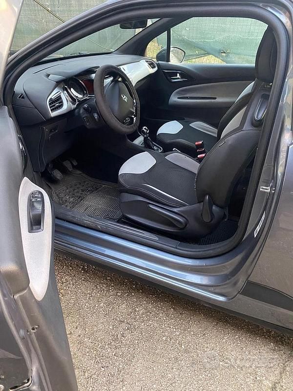 Usata Citroën DS3 95 CV (69 kW) 2010 Grigio Utilitaria