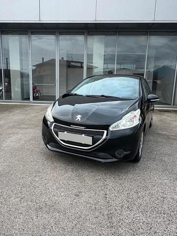 Usata Peugeot 208 Access 68 CV (50 kW) 2012 Nero Utilitaria
