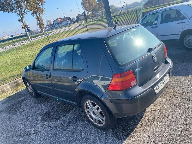 Usato 1999 VW Golf IV 1.4 Benzin 75 CV (1.000 €)