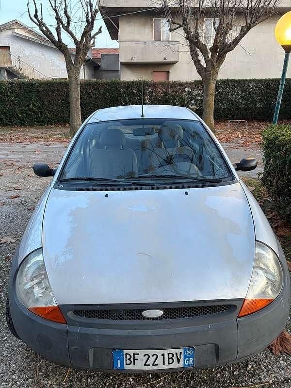 Usata Ford Ka 60 CV (44 kW) 1999 Argento Berlina