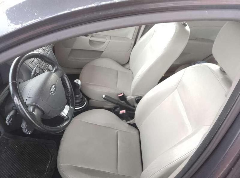 Usata Ford Fiesta Ghia 68 CV (50 kW) 2006 Berlina