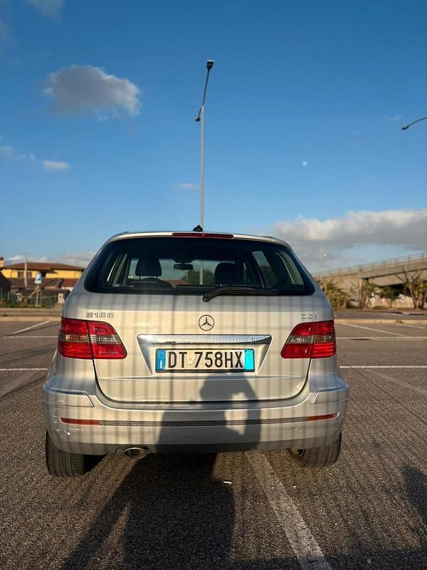 Usata Mercedes B180 Chrome 110 CV (80 kW) 2009 Grigio Monovolume