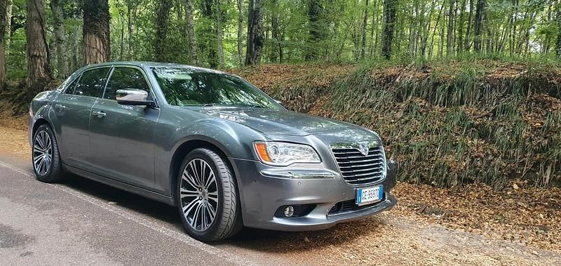 Usado Lancia Thema 171 HP (125 kW) 2012 Cinzento Sedan