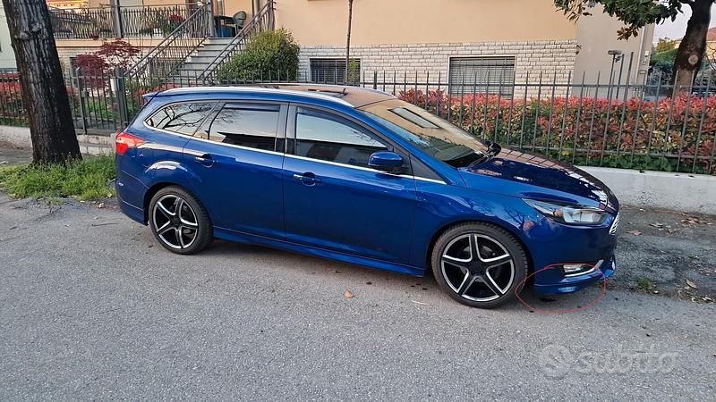 Usata Ford Focus 120 CV (88 kW) 2016 Blu Station wagon