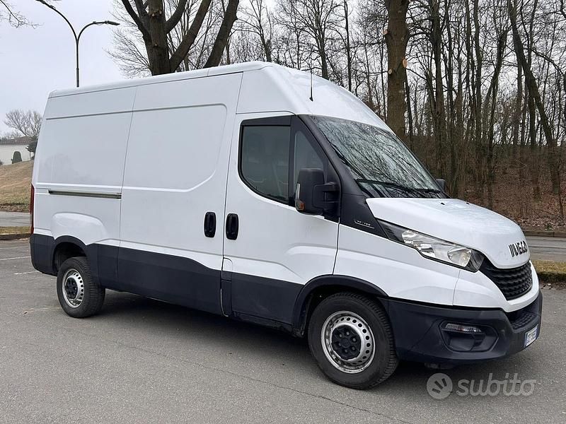 Usata Iveco 35.12 116 CV (85 kW) 2020 Bianco Furgone