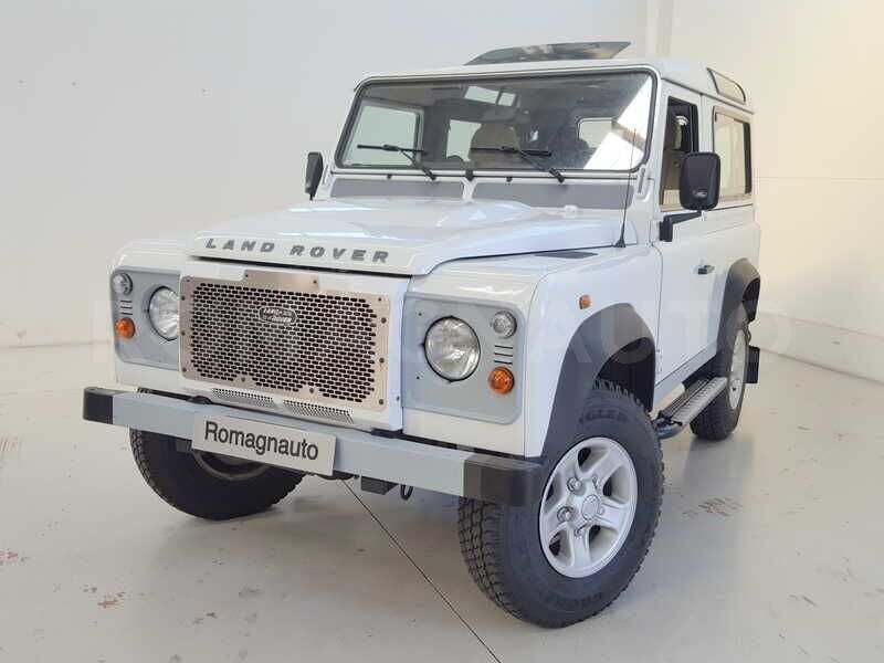 Bianco Usata 2011 Land Rover Defender SE SUV | 36.900 € (Molto cara) - Immagine 1/4