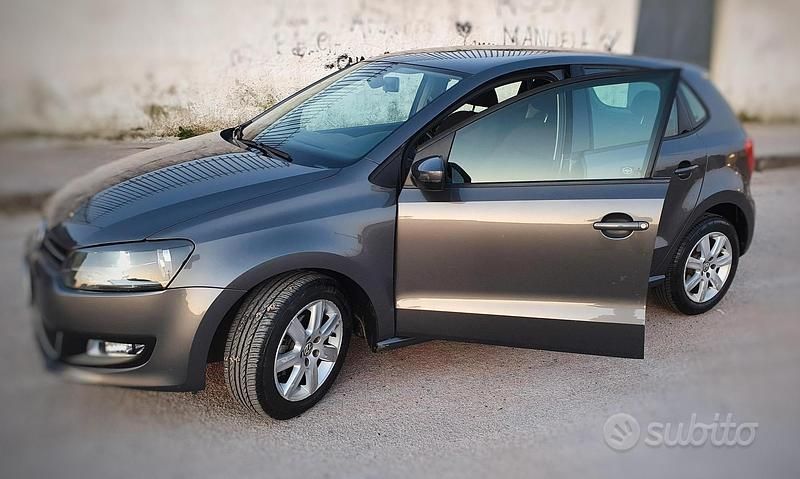 Grigio Usata 2011 VW Polo Highline Due volumi | 4450 € (Super prezzo) - Immagine 1/4