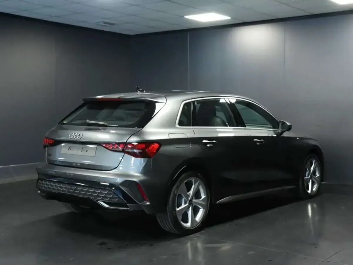 Nuova Audi A3 S-Line 150 CV (110 kW) 2025 Verde Berlina