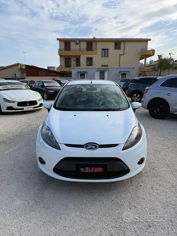 Usata Ford Fiesta Titanium 97 CV (71 kW) 2009 Bianco Berlina