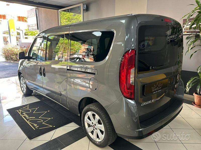 Usata Fiat Doblò Lounge 120 CV (88 kW) 2022 Grigio Monovolume