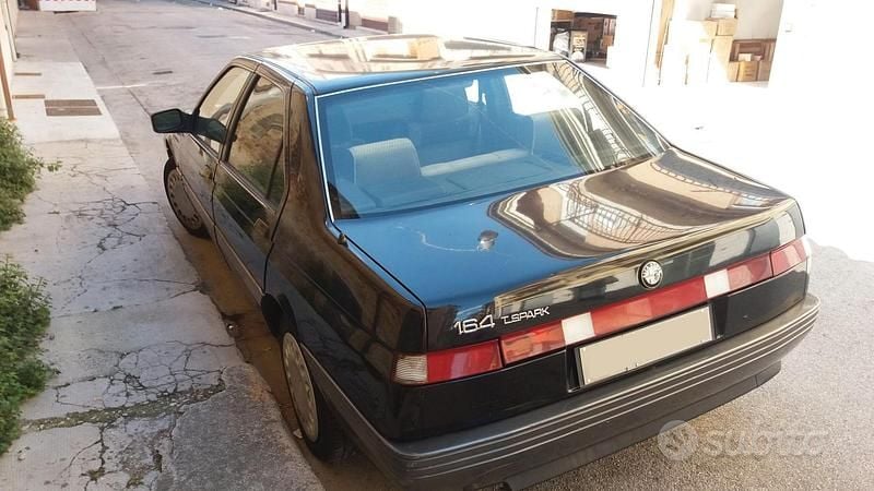 Usata Alfa Romeo 164 146 CV (107 kW) 1990 Nero Berlina
