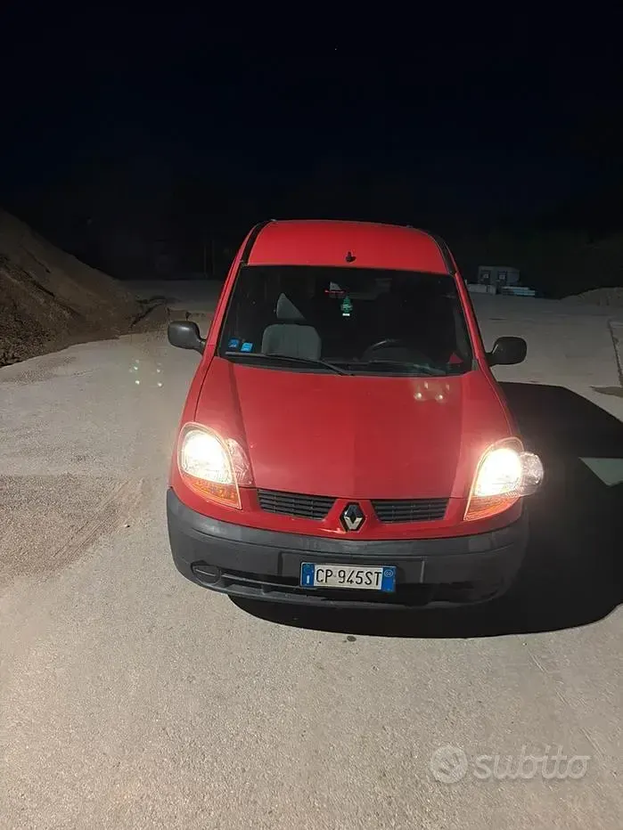 Usata Renault Kangoo 82 CV (60 kW) 2004 Rosso Monovolume