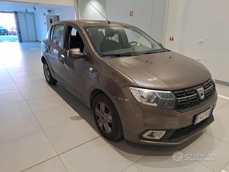 Usata Dacia Sandero Essentiel 75 CV (55 kW) 2019 Marrone Berlina