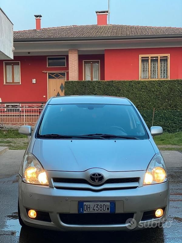 Usata Toyota Corolla 136 CV (100 kW) 2007 Grigio Station wagon