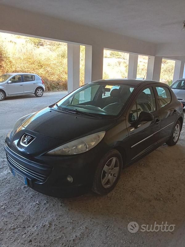 Usata Peugeot 207 95 CV (69 kW) 2011 Nero Utilitaria
