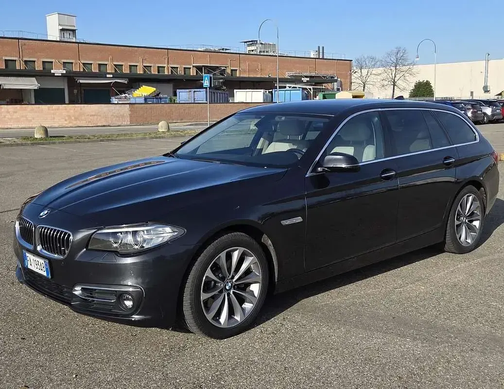 Usata BMW 520 Luxury Line 190 CV (139 kW) 2015 Grigio Station wagon