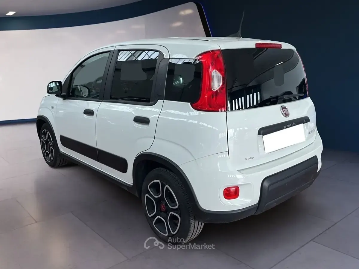 Gebraucht Fiat Panda Street 69 PS (50 kW) 2021 Weiß Kleinwagen
