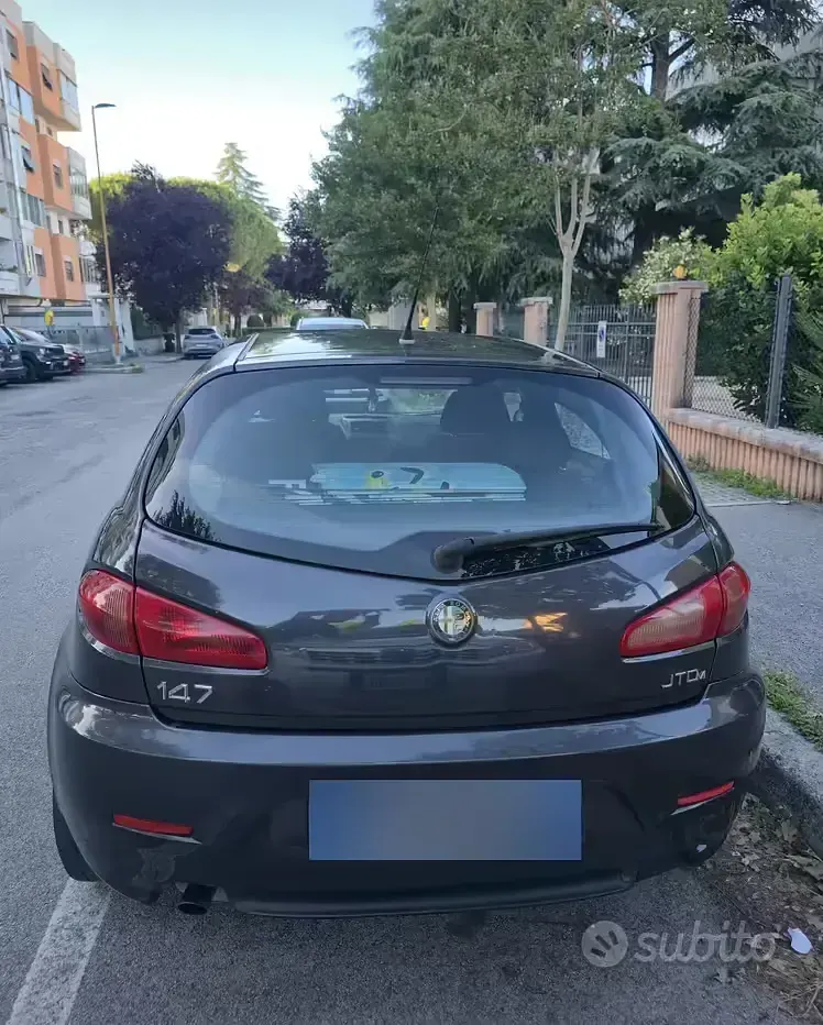 Usata Alfa Romeo 147 120 CV (88 kW) 2009 Nero Utilitaria