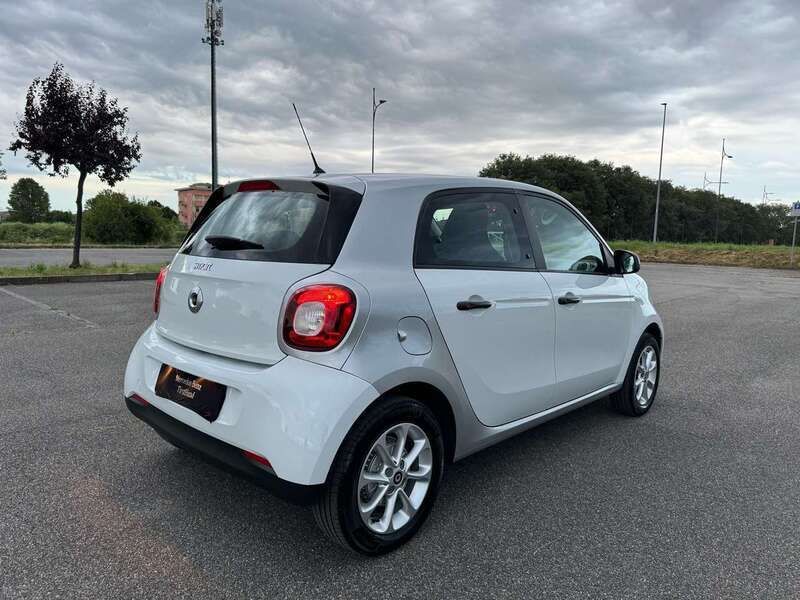 Usata Smart ForFour 71 CV (52 kW) 2019 Bianco Utilitaria
