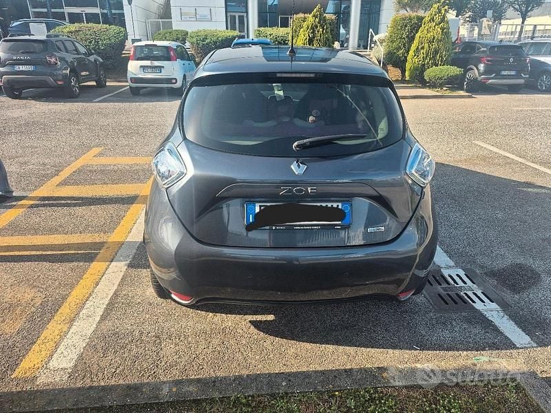 Begagnad Renault Zoe 50 kW (69 HK) 2019 Grå Halvkombi