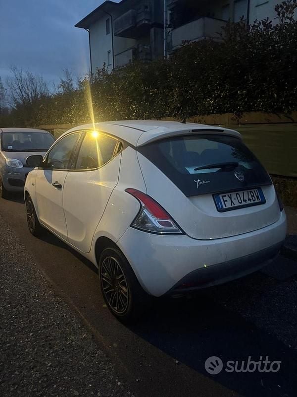 Usata Lancia Ypsilon 69 CV (50 kW) 2019 Bianco Utilitaria