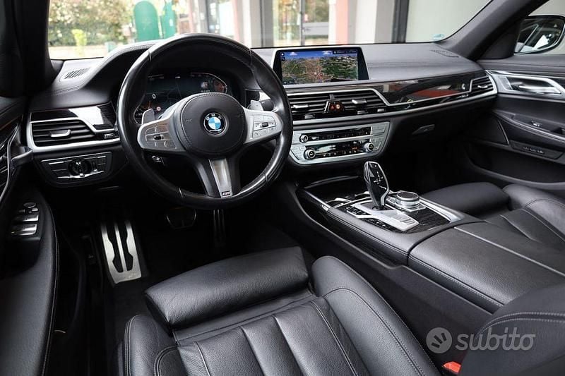 Usata BMW 730 M Sport 286 CV (210 kW) 2021 Blu / metallizzato Berlina