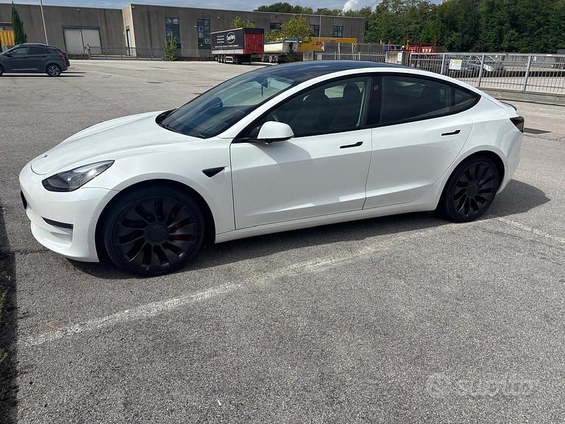 Usata Tesla Model 3 239 kW (325 CV) 2021 Bianco Berlina