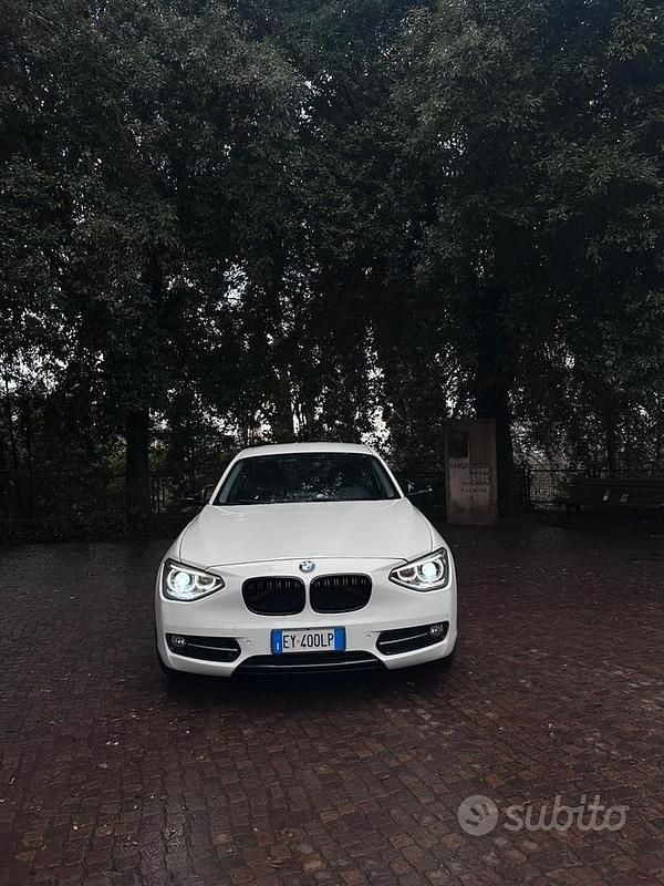 Usata BMW 118 Sport Line 150 CV (110 kW) 2015 Bianco Utilitaria