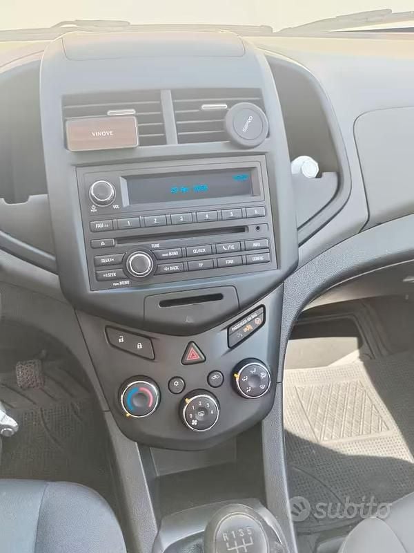 Usata Chevrolet Aveo LS 70 CV (51 kW) 2012 Nero Berlina