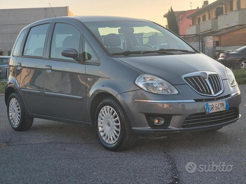 Usato 2008 Lancia Musa Benzin (4.490 €)