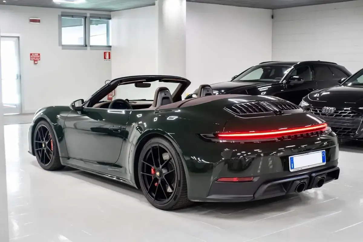 Usata Porsche 992 485 CV (356 kW) 2025 Brewster green exclusive Cabrio