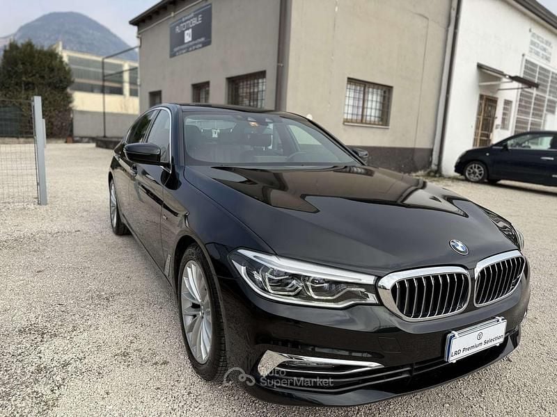 Usata BMW 520 Luxury Line 190 CV (139 kW) 2017 Nero Berlina
