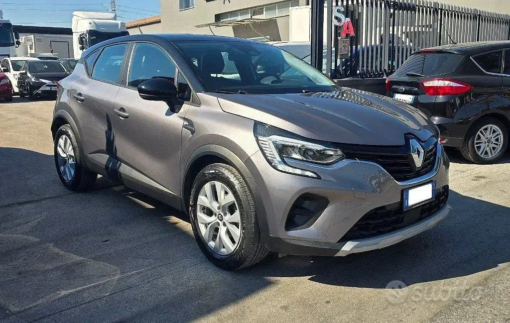 Usata Renault Captur Business 101 CV (74 kW) 2022 Grigio SUV
