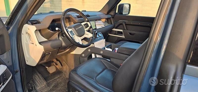 Usata Land Rover Defender 90 CV (66 kW) 2023 Blu Station wagon