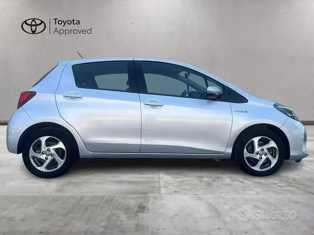 Usata Toyota Yaris Hybrid Active 73 CV (53 kW) 2016 Berlina