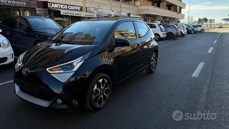 Usata Toyota Aygo Connect Style 72 CV (52 kW) 2019 Nero Utilitaria