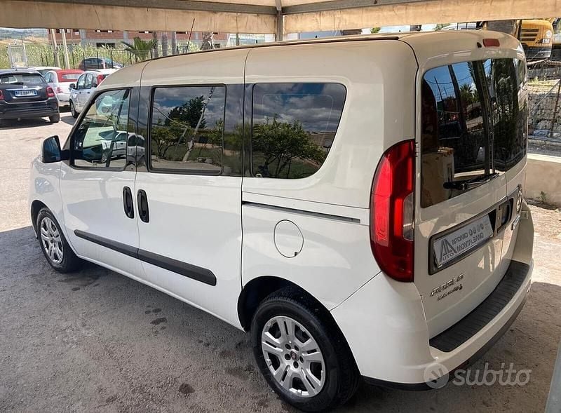 Usata Fiat Doblò 105 CV (77 kW) 2016 Bianco Monovolume