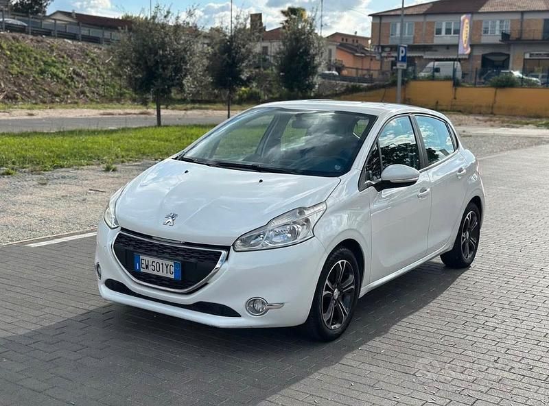 Usata Peugeot 208 Allure 82 CV (60 kW) 2014 Bianco Utilitaria