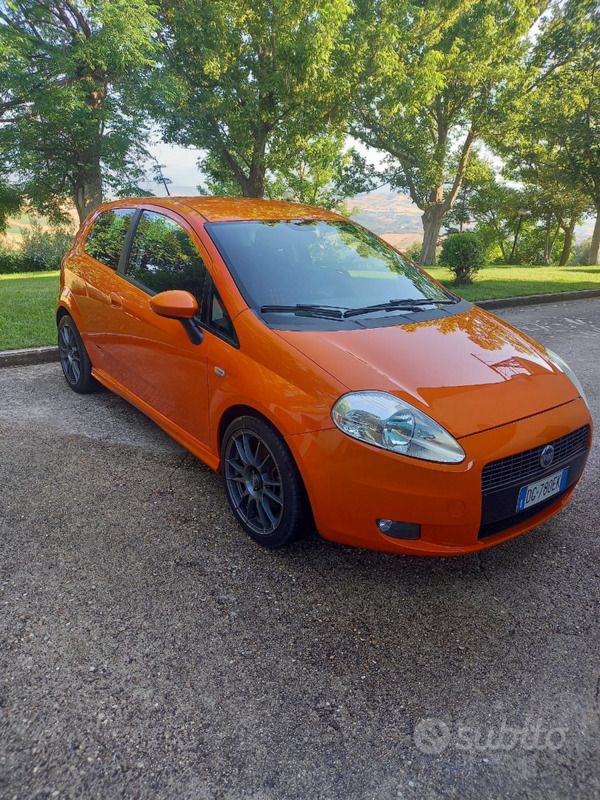 Usata Fiat Grande Punto 90 CV (66 kW) 2006 Rosso Utilitaria