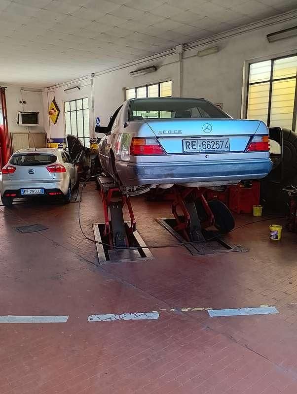 Usata Mercedes 200 122 CV (89 kW) 1992 Argento Coupé