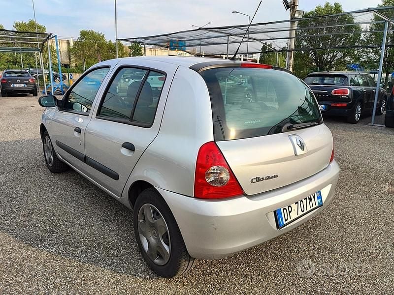 Usata Renault Clio II 58 CV (42 kW) 2008 Grigio Berlina