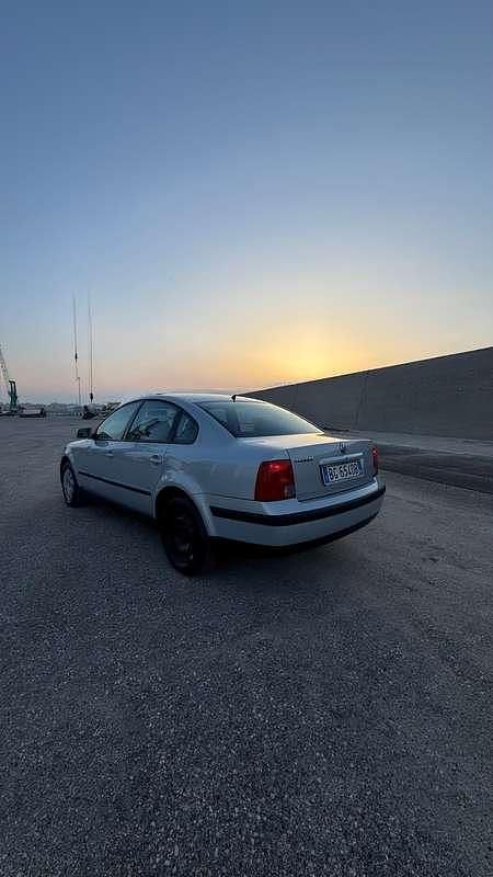 Usata VW Passat Comfortline 110 CV (80 kW) 2000 Argento Berlina