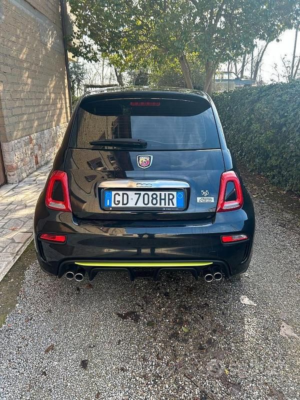 Usata Abarth 595 Pista 165 CV (121 kW) 2021 Nero Berlina