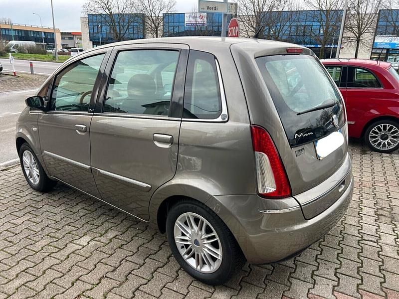 Usata Lancia Musa 95 CV (69 kW) 2008 Oro Monovolume