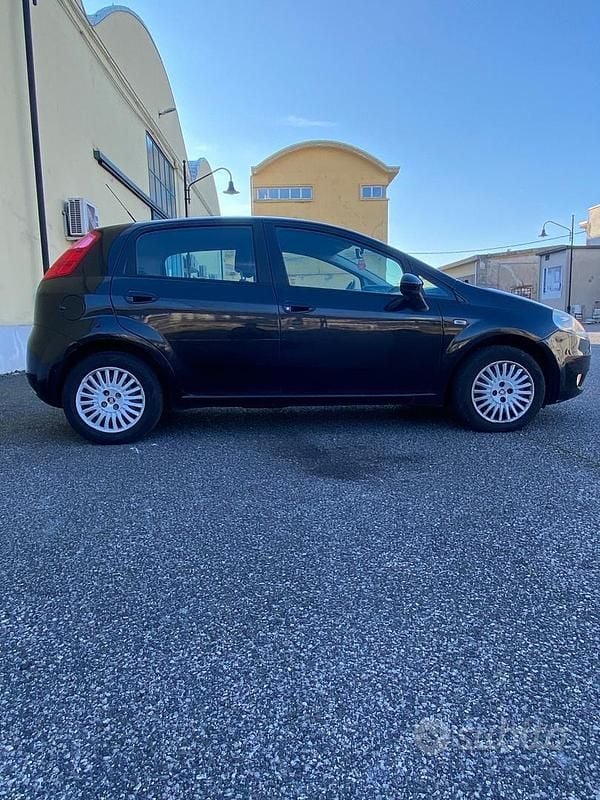 Usata Fiat Grande Punto Dynamic 77 CV (56 kW) 2008 Nero Utilitaria