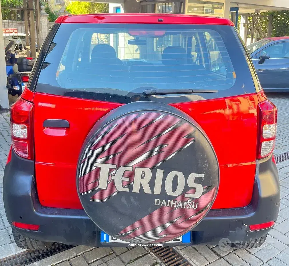 Usata Daihatsu Terios 86 CV (63 kW) 2006 Rosso SUV