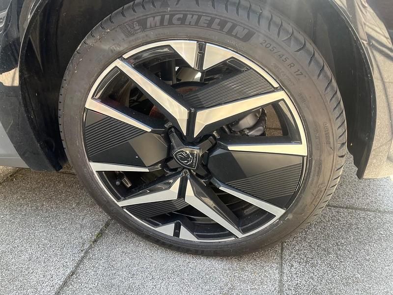 Begagnad Peugeot 208 GT 136 HK (100 kW) 2024 Grå Halvkombi