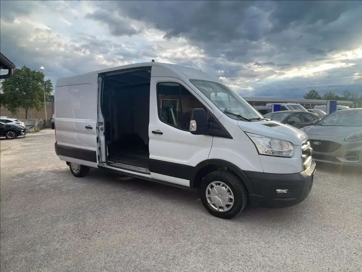 Usata Ford Transit Trend 131 CV (96 kW) 2022 Bianco pastello Furgone