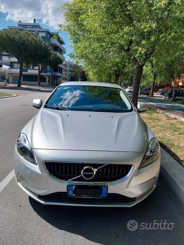 Usata Volvo V40 115 CV (84 kW) 2017 Grigio Station wagon