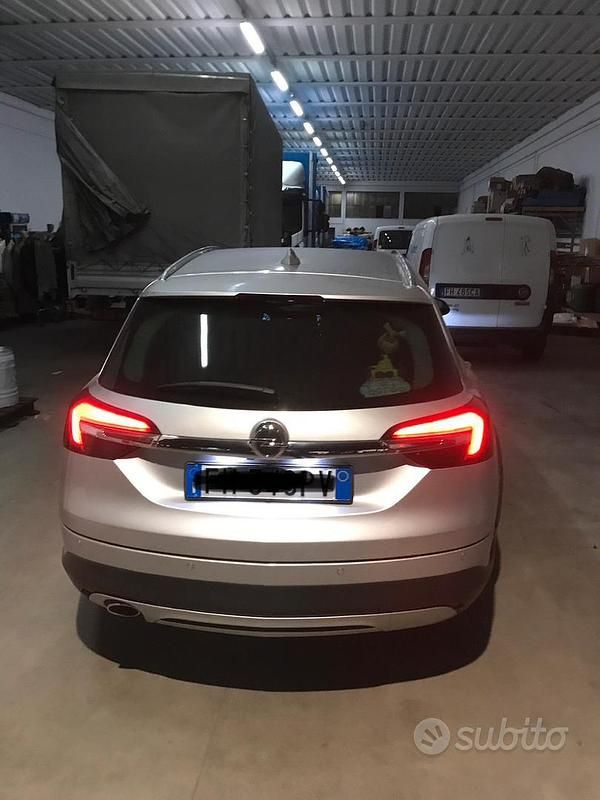 Usata Opel Insignia 136 CV (100 kW) 2017 Grigio Station wagon